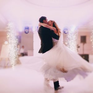 passionate-newlyweds-dancing